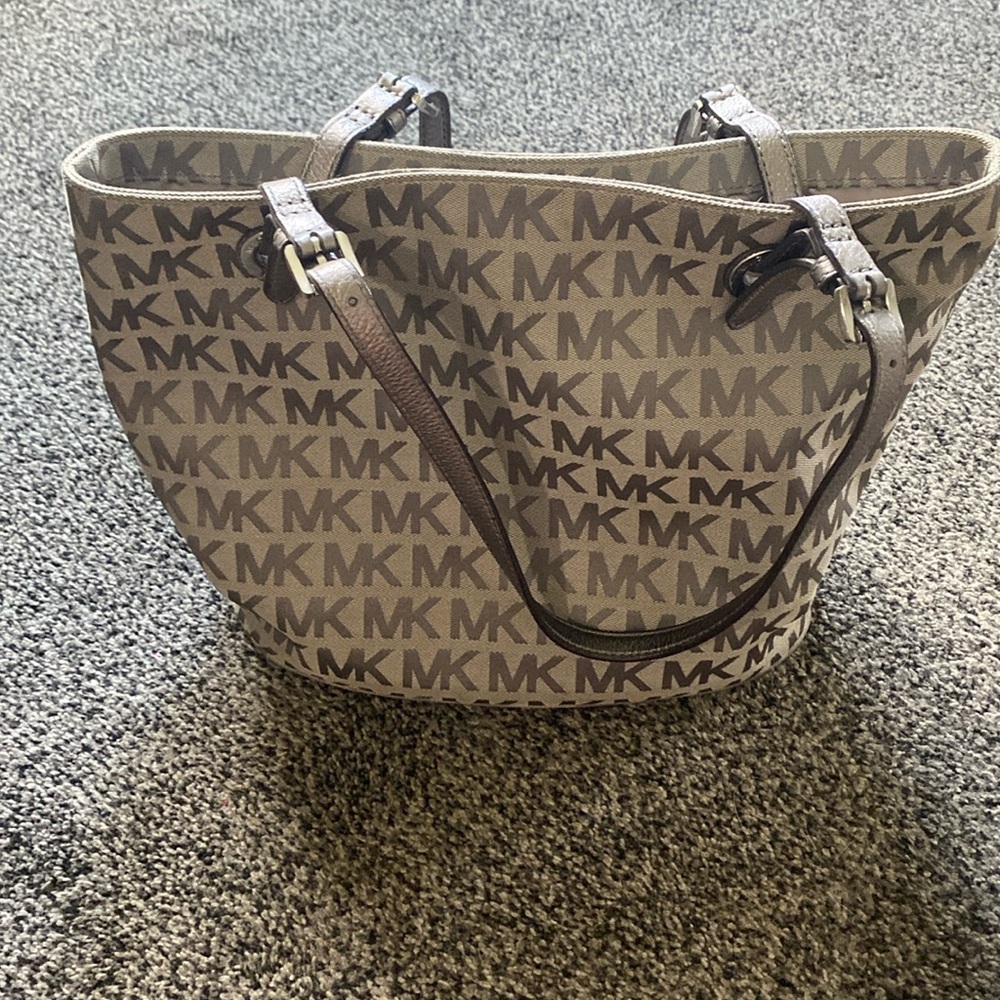 MK gray/metallic strap handbag